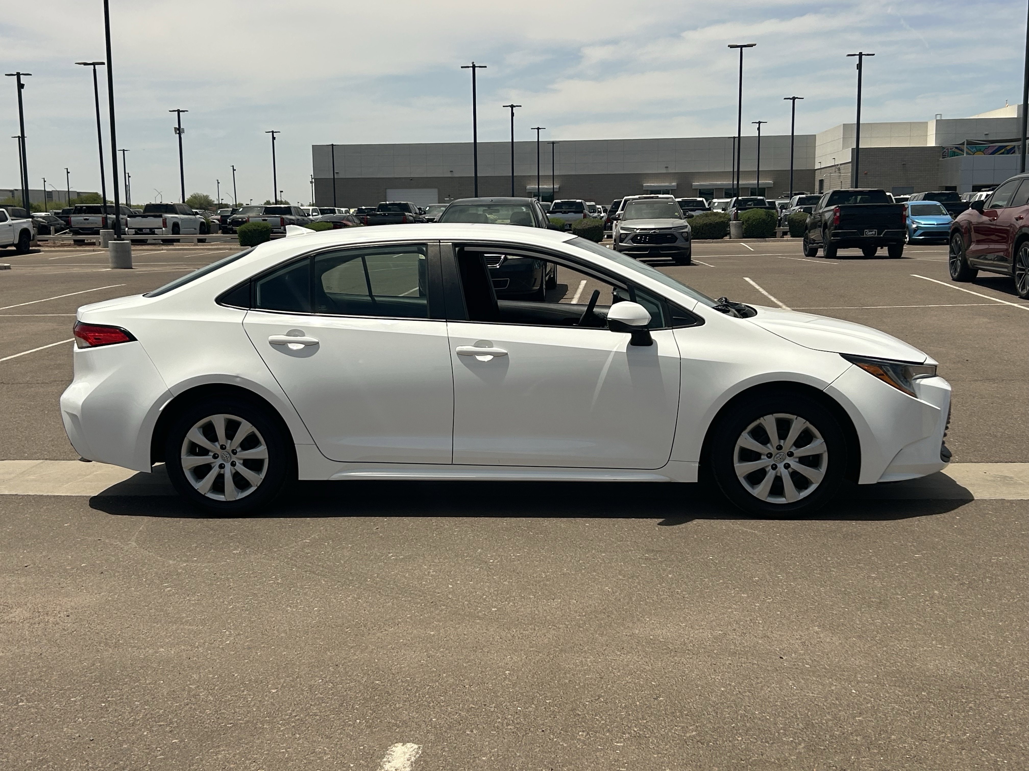 2023 Toyota Corolla LE - Photo 6