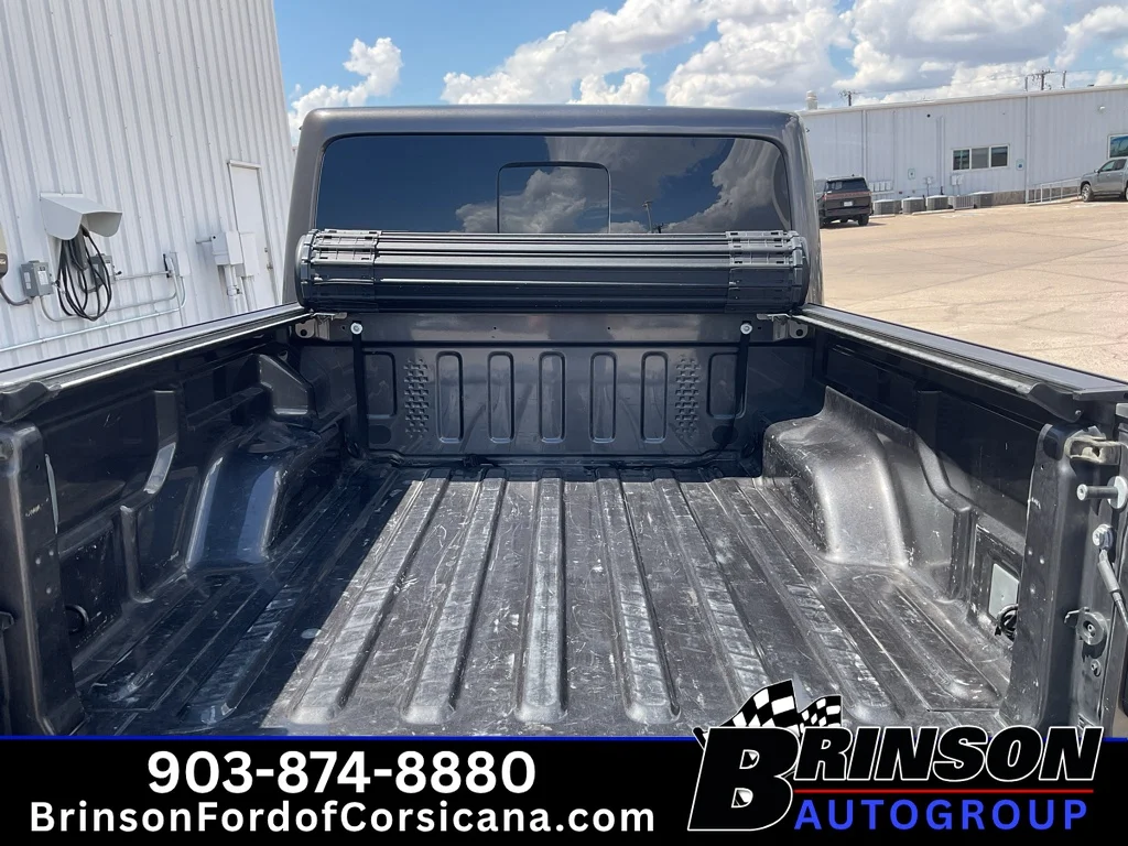 Used 2022 Granite Crystal Clearcoat Metallic Jeep Rubicon image 9
