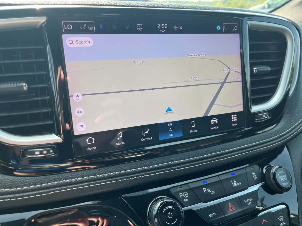 Used 2024 White Chrysler Select image 18