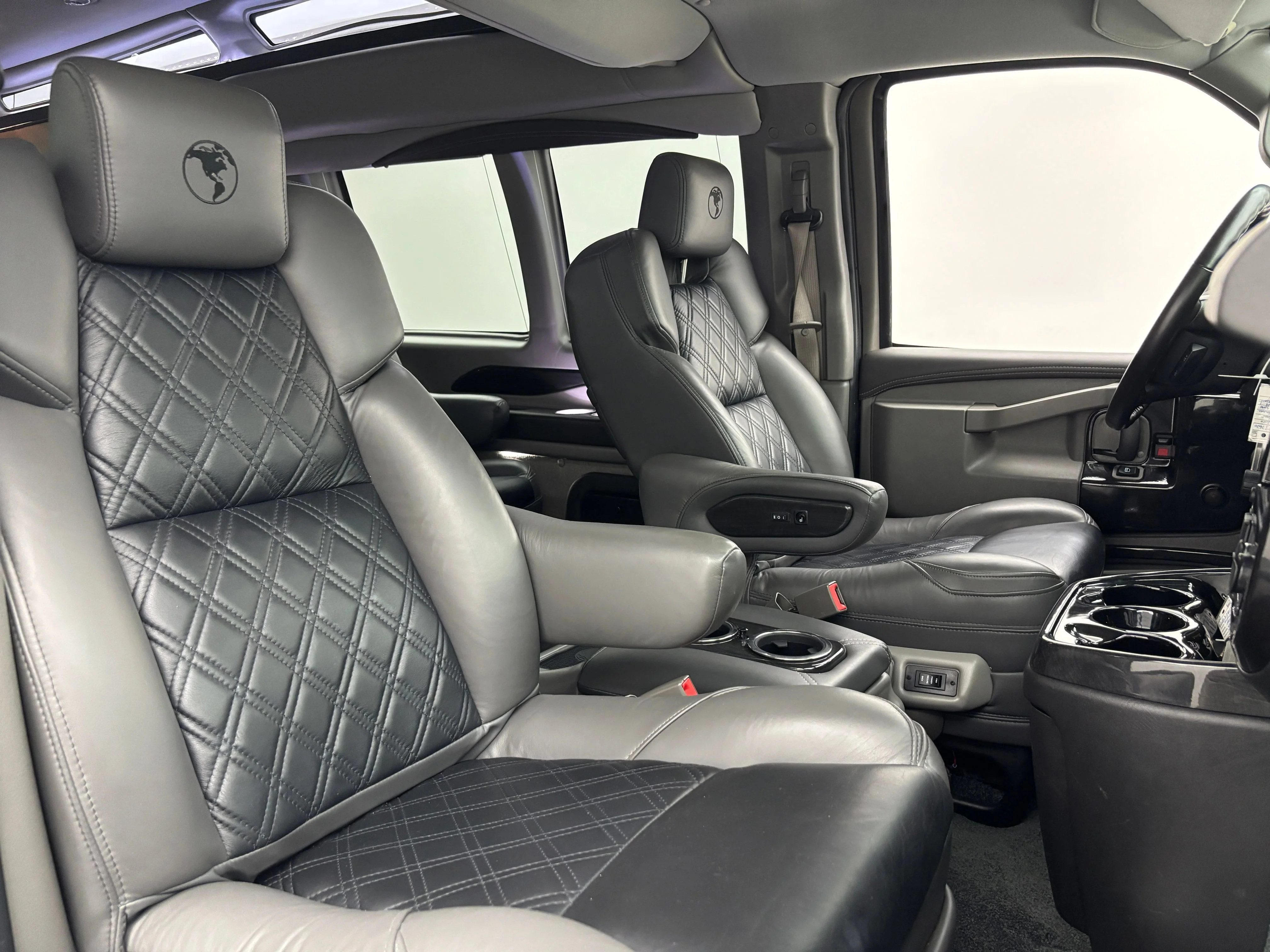 Used 2020 ONYX BLACK GMC NA image 25