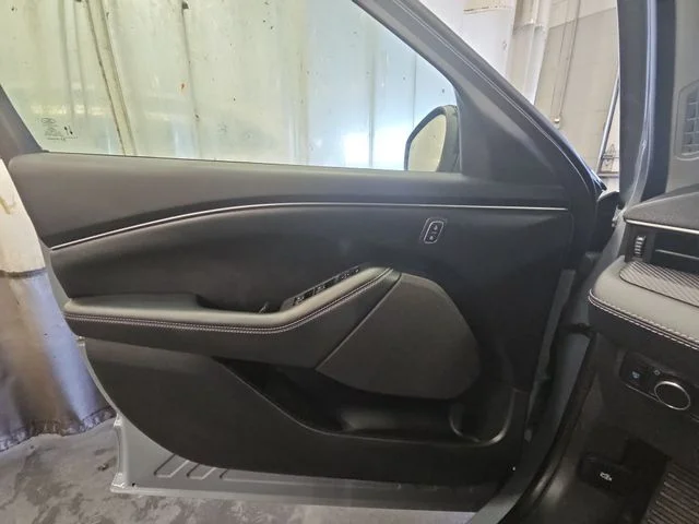 Used 2025 Gray Ford Select image 26
