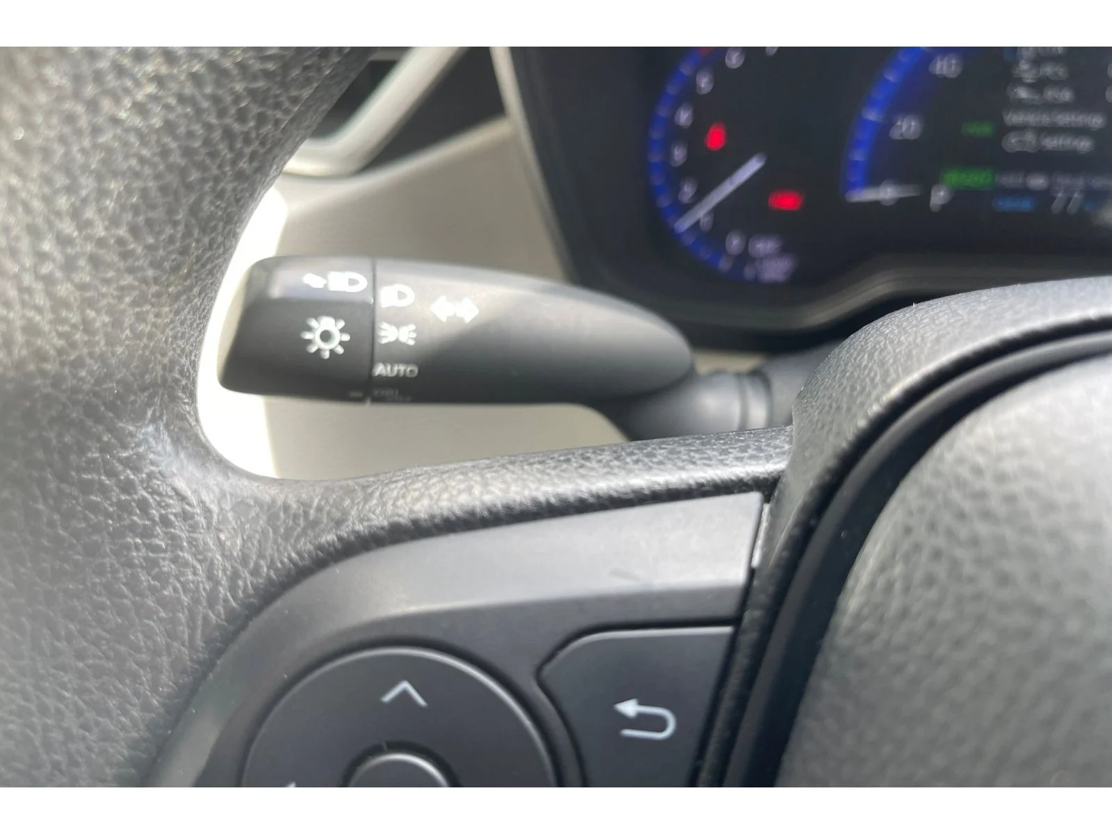 Used 2022 WHITE Toyota Hybrid LE image 33
