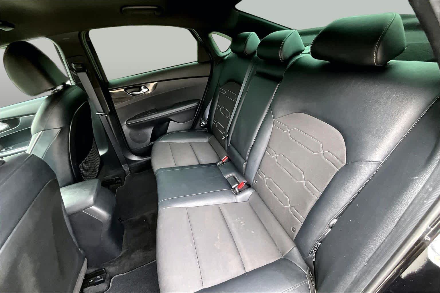 Used 2020 Aurora Black Kia GT-Line image 17
