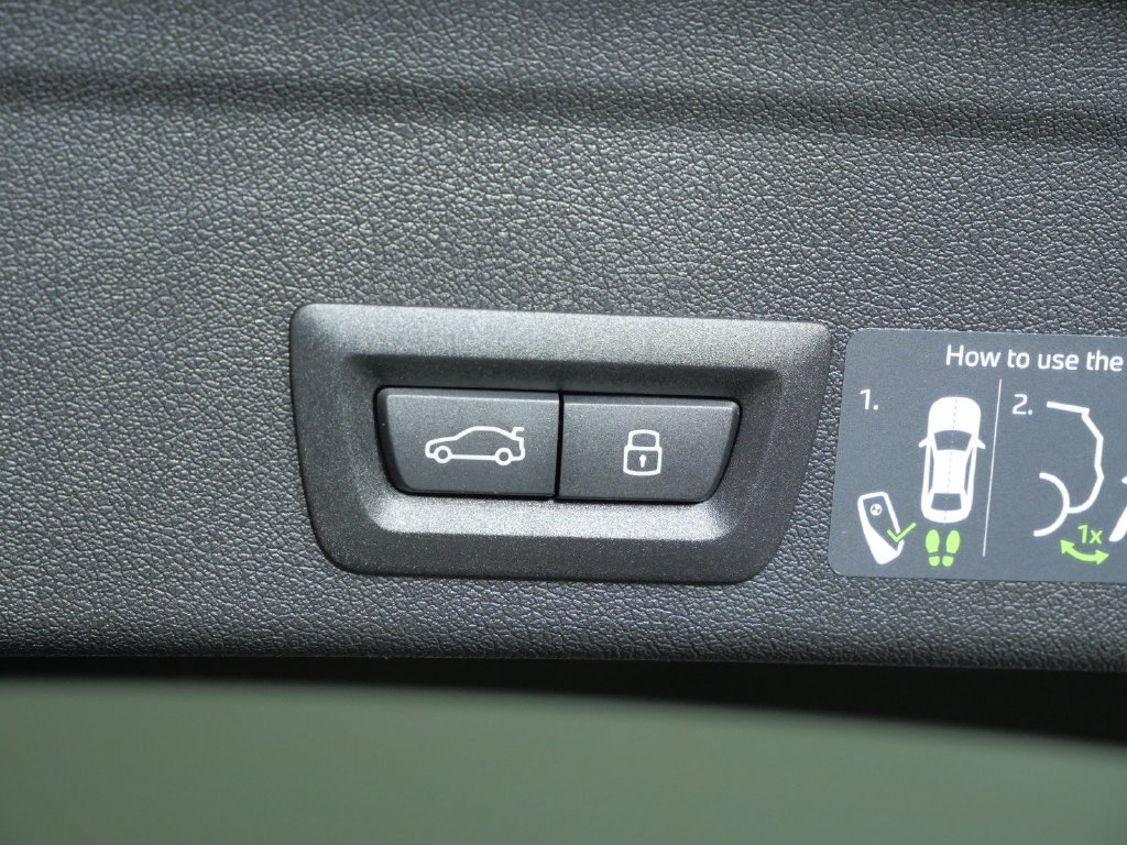 New 2027 Black Sapphire Metallic BMW xDrive40i image 29