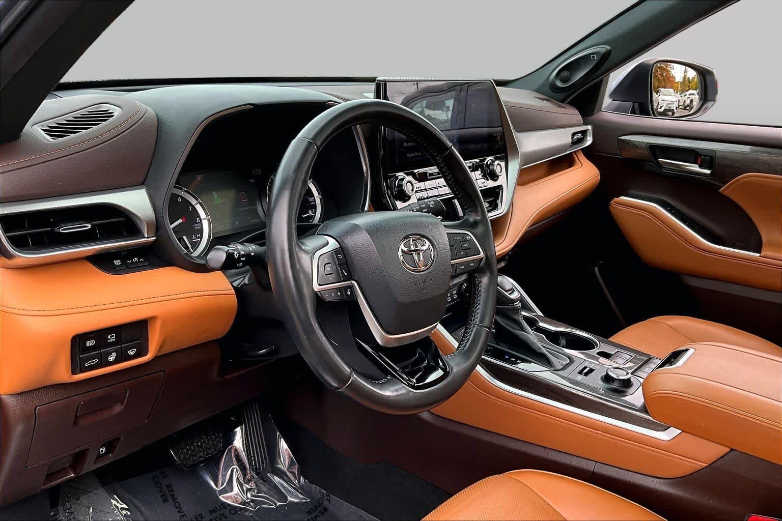 Used 2022 Moon Dust Toyota Platinum image 18