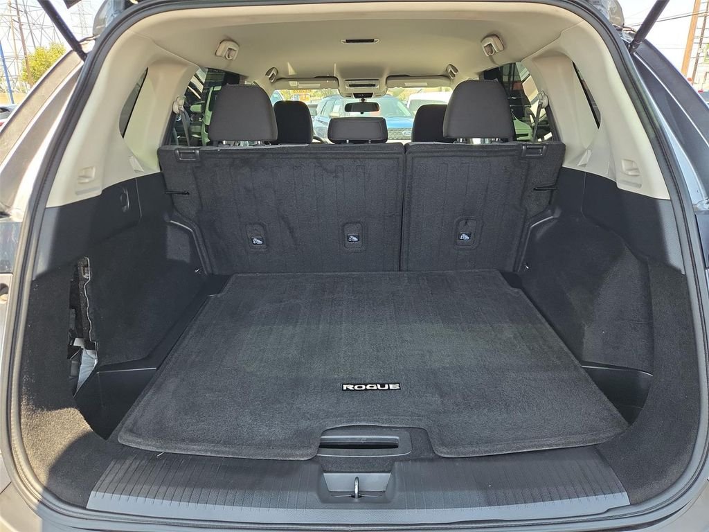 2021 Nissan Rogue SV - Photo 17