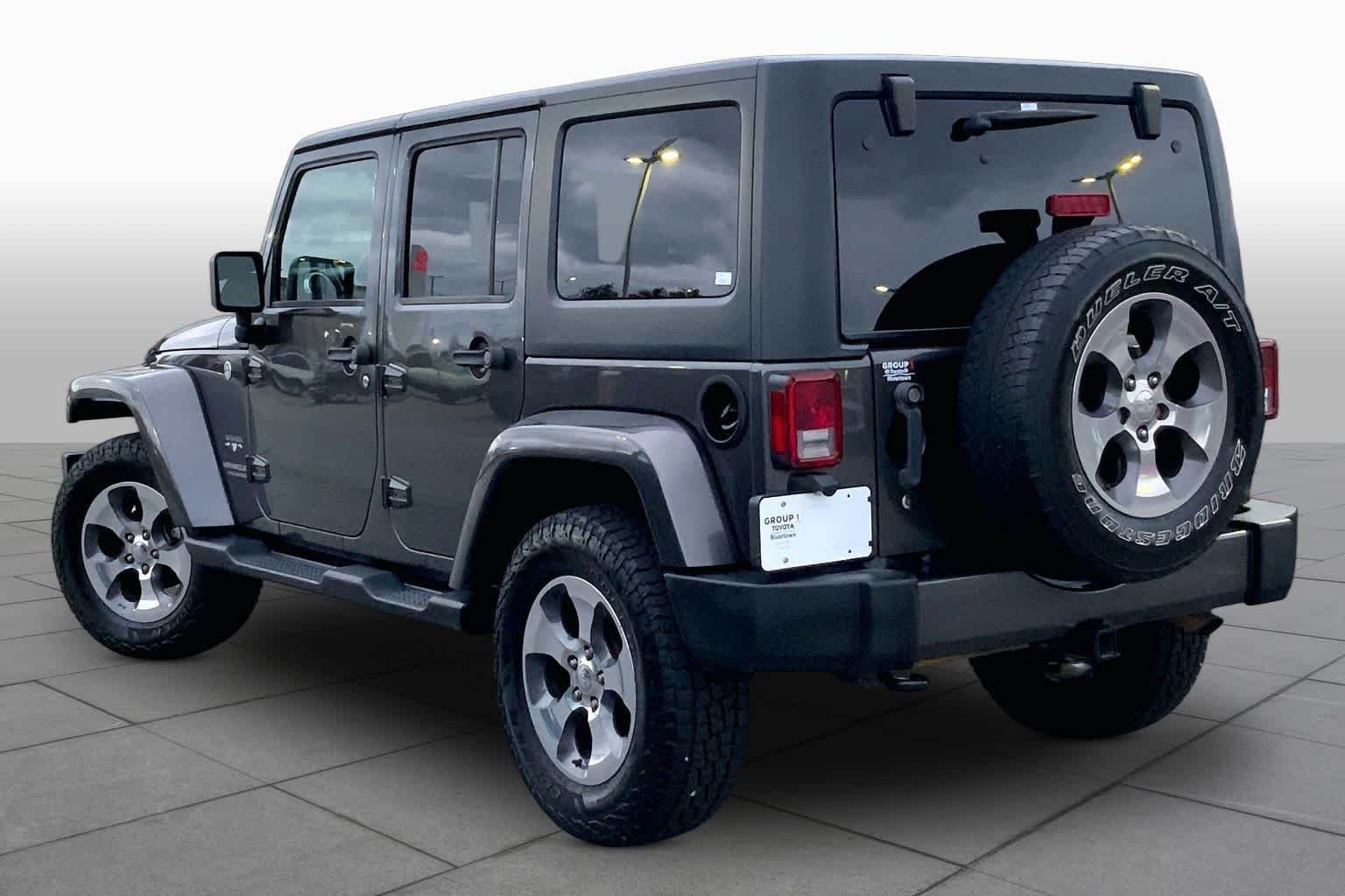 Used 2017 Granite Crystal Met. Clear Coat Jeep Sahara image 12
