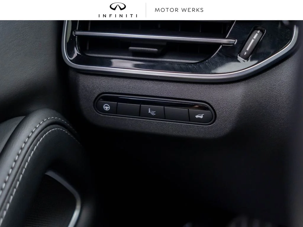 New 2027 2T RAD WHT INFINITI Autograph AWD image 29