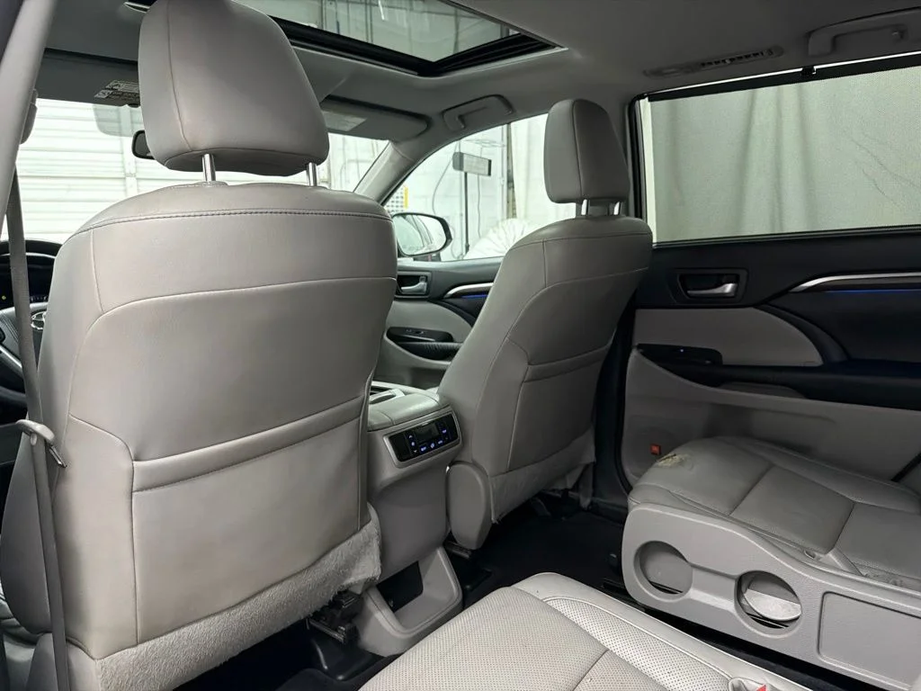 Used 2015 Gray Toyota Limited image 24