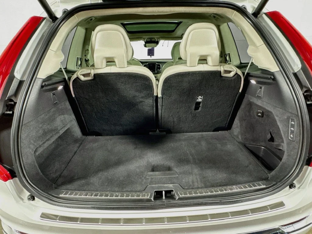 Used 2022 White Volvo T8 Inscription 6 Passenger image 32