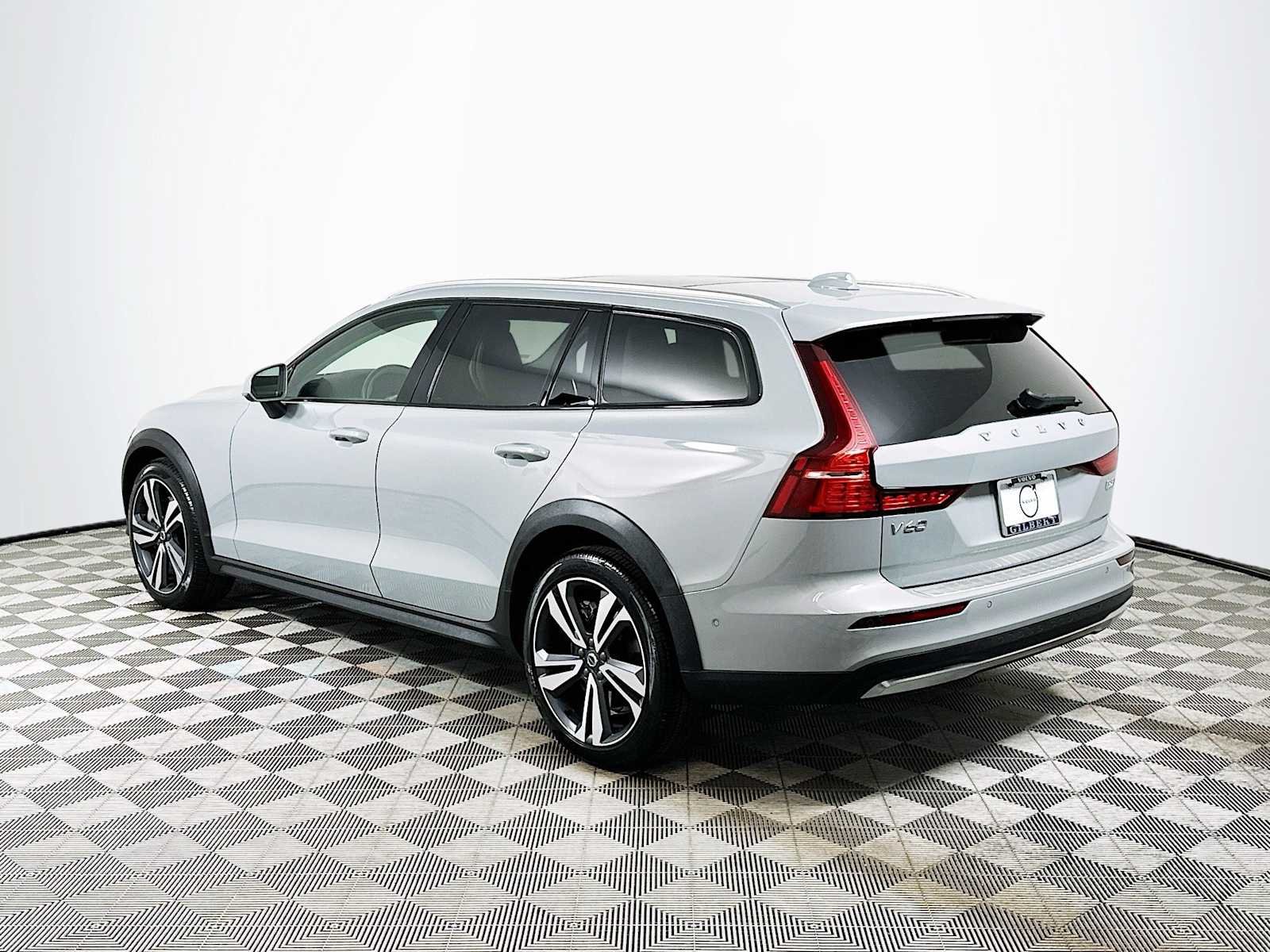Used 2026 Vapour Grey Volvo Plus image 5