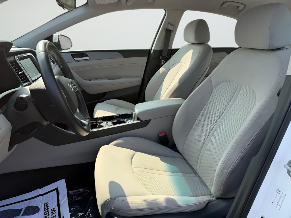 Used 2018 White Hyundai SEL image 17