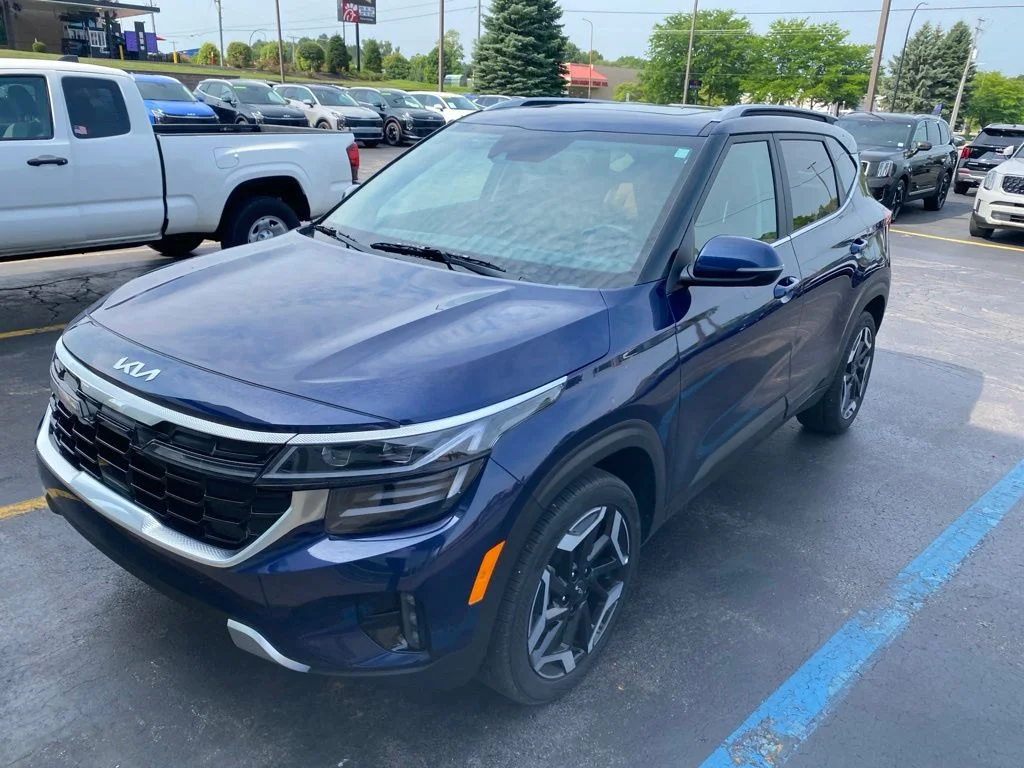 Used 2024 Dark Ocean Blue Kia SX image 3