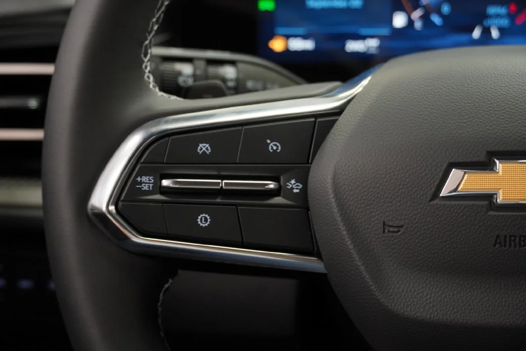New 2027 Mosaic Black Metallic Chevrolet LT image 19