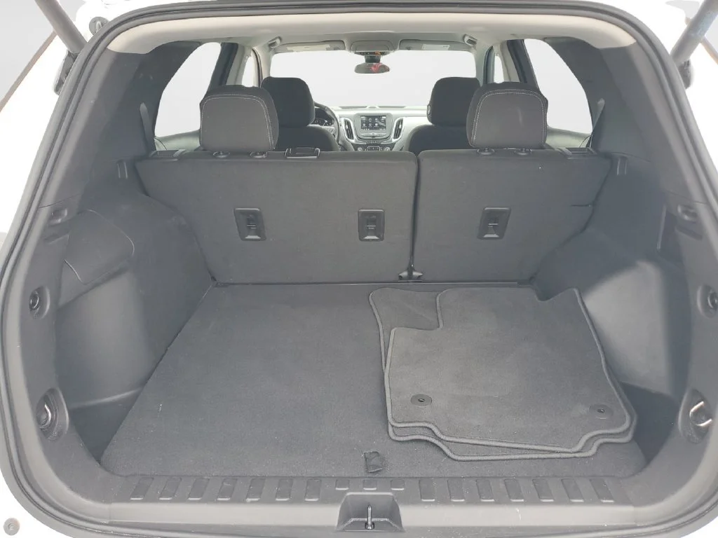 Used 2024 Summit White Chevrolet LT image 25