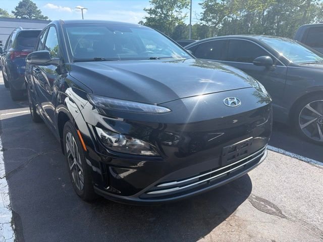 Used 2023 Ultra Black Hyundai SE image 1