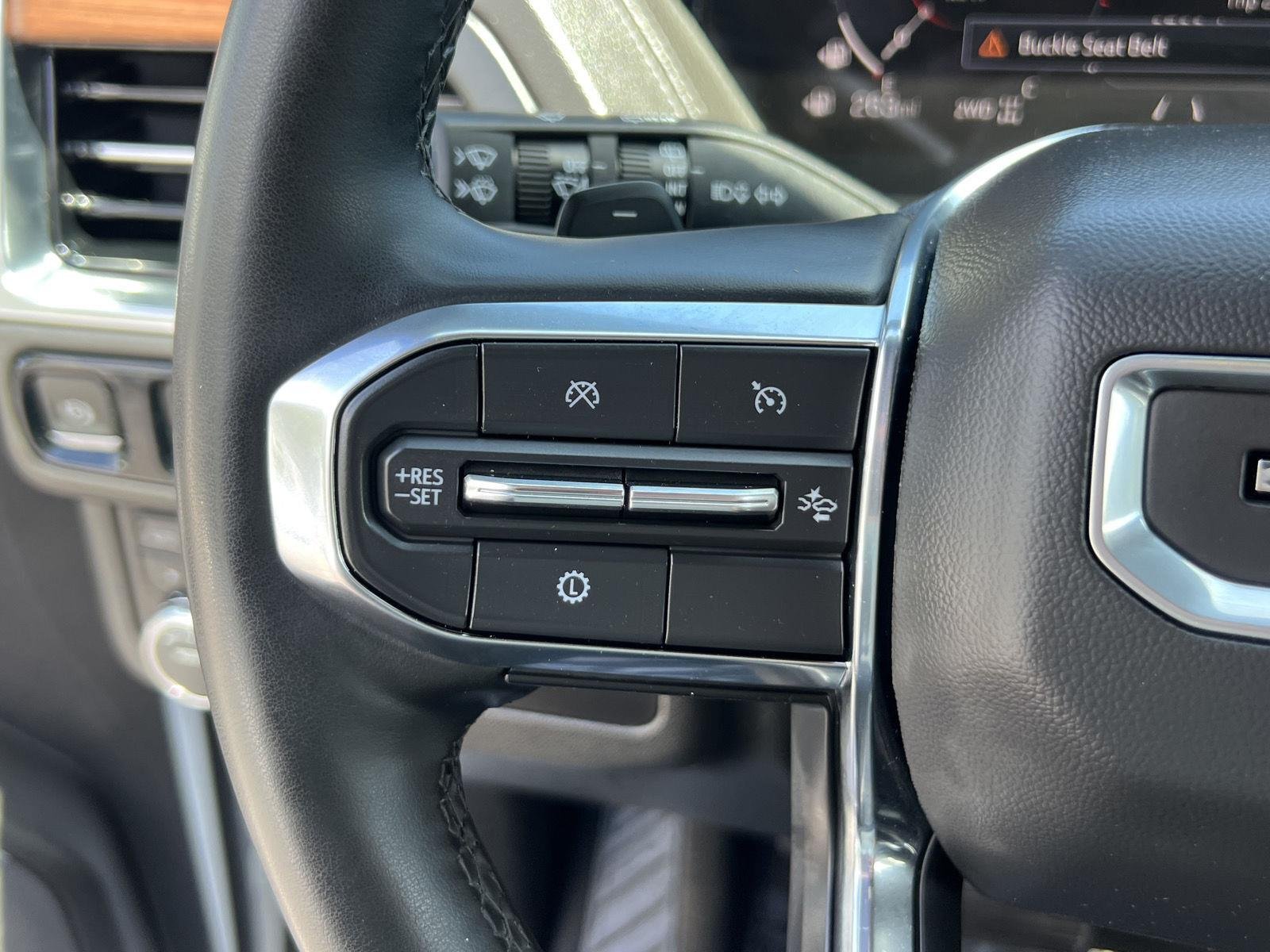 2025 GMC Yukon Denali - Photo 35