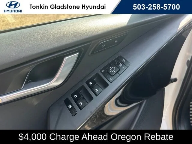 Used 2023 Snow White Pearl Kia Wave image 11