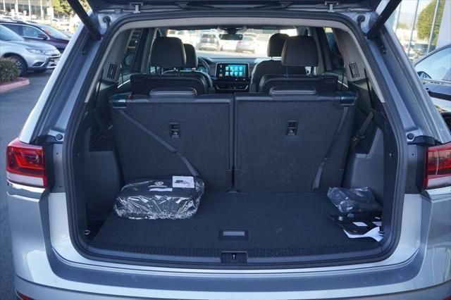 New 2026 Silver Mist Metallic Volkswagen 2.0T SE w/Technology image 12
