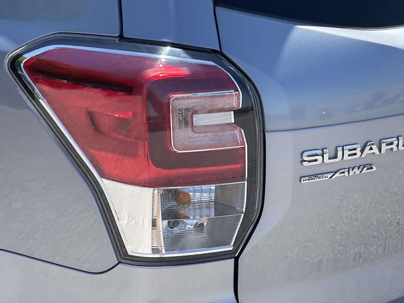 Used 2017 Ice Silver Metallic Subaru Limited image 10