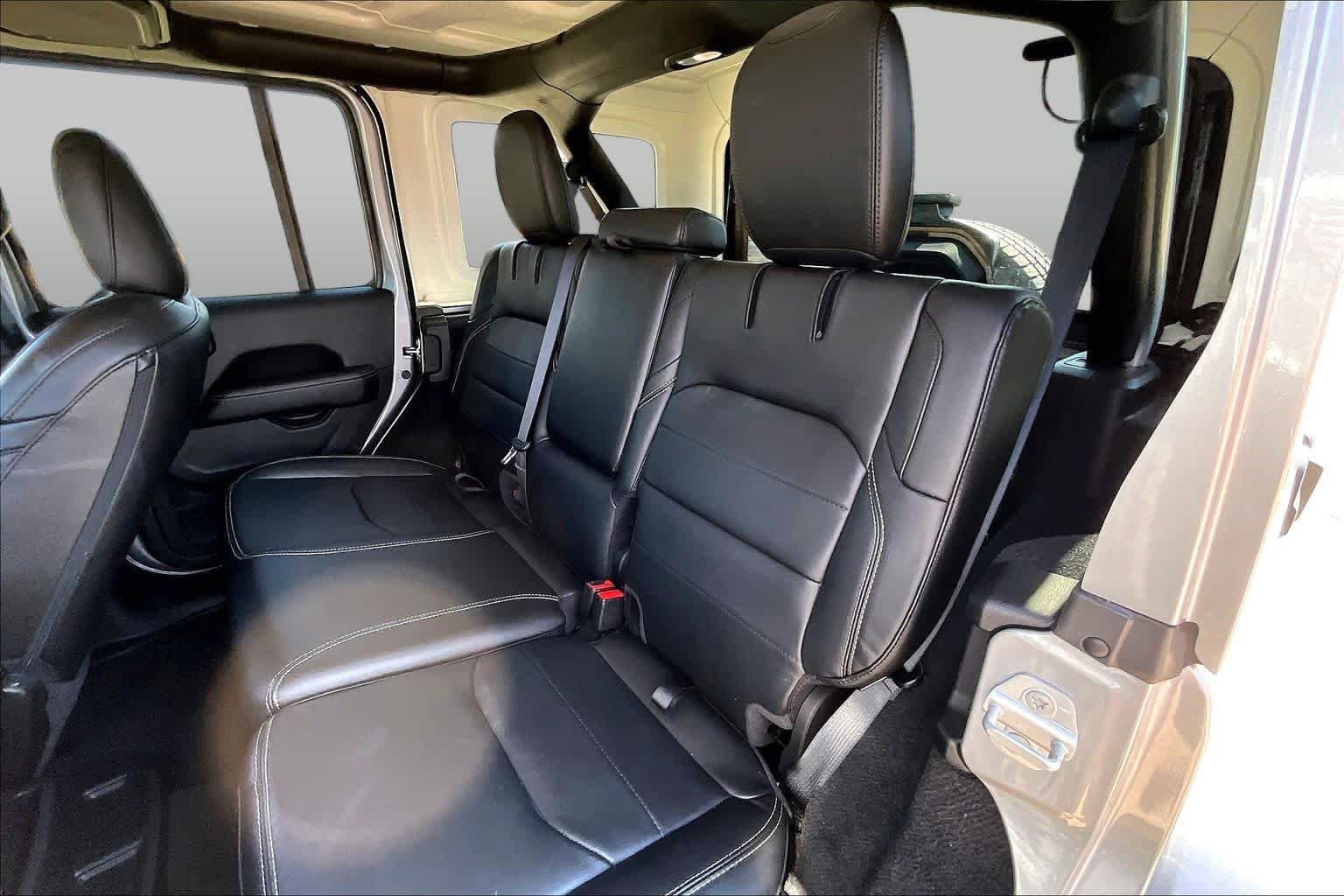 Used 2021 Billet Silver Metallic Clearcoat Jeep Unlimited Sahara image 19