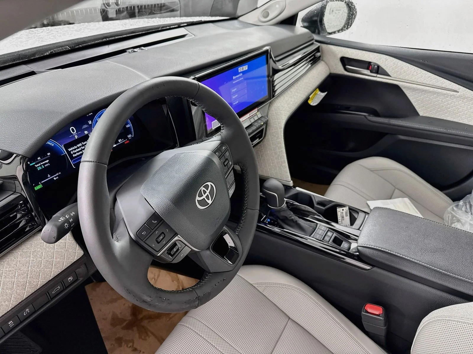 New 2026 Wind Chill Pearl <sup>1</sup> Toyota  XLE AWD image 6