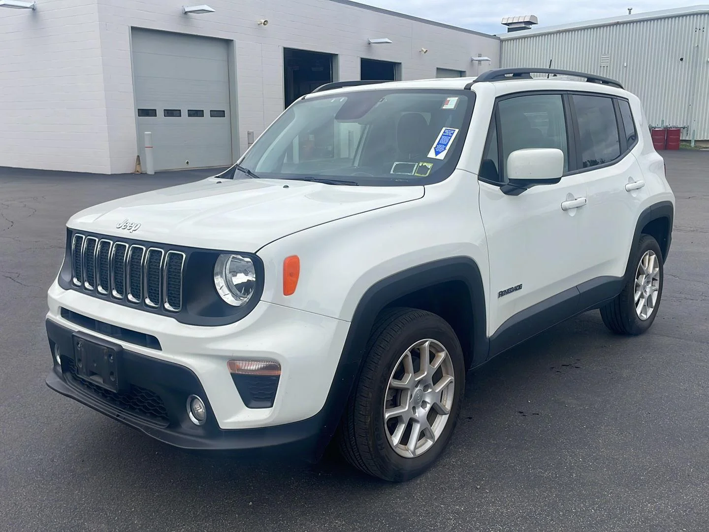 Used 2020 Alpine White Clearcoat Jeep Latitude image 6