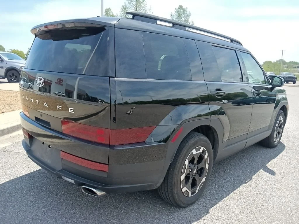 Used 2026 Black Hyundai SEL image 3
