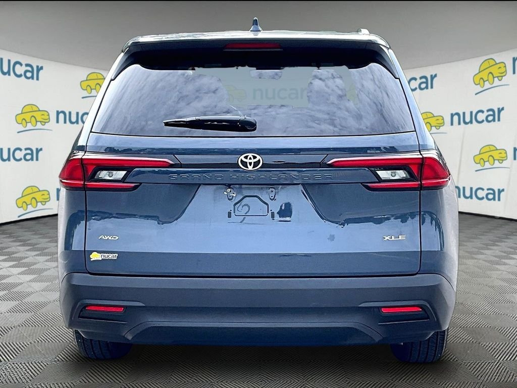 Used 2025 White Toyota XLE image 5