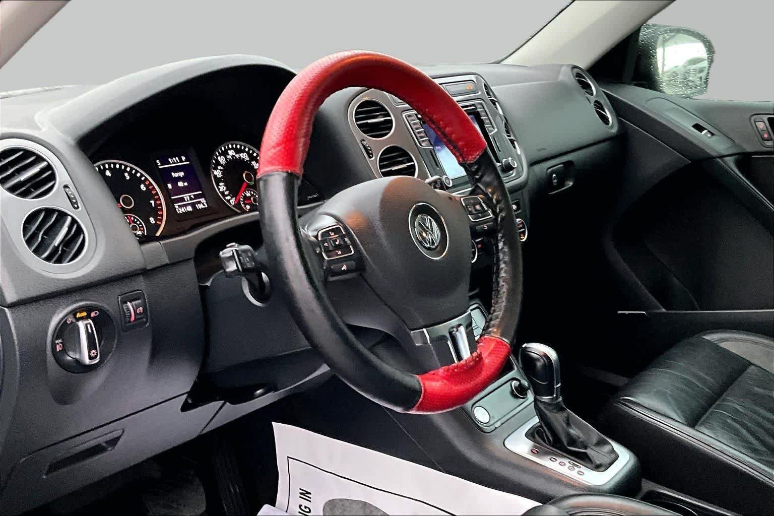 Used 2016 Deep Black Pearl Volkswagen SEL image 18