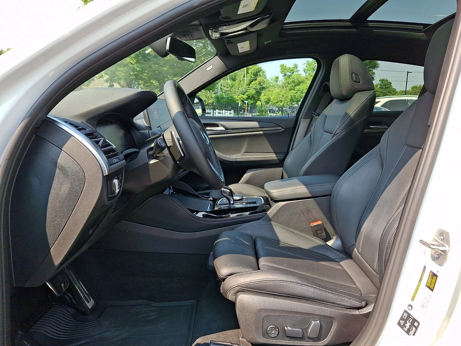 Used 2025 Alpine White BMW xDrive30i image 13