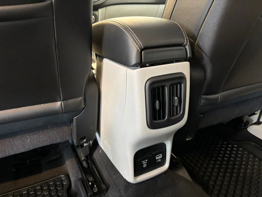 Used 2018 Blue Jeep Latitude image 21