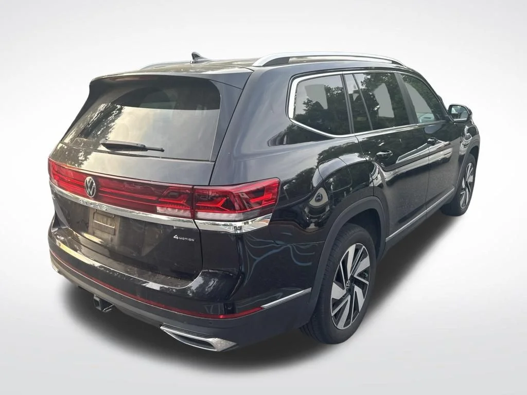 Used 2024 Black Volkswagen 2.0T SEL image 5