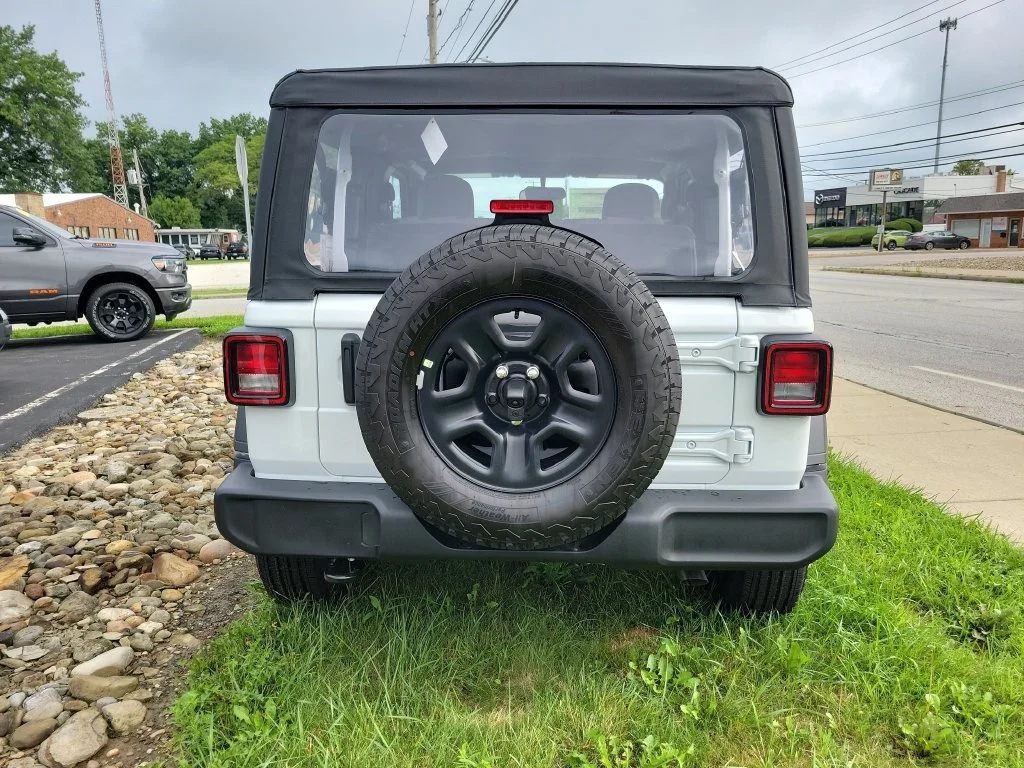 New 2026 Bright White Clear-Coat Exterior Paint Jeep Sport image 6