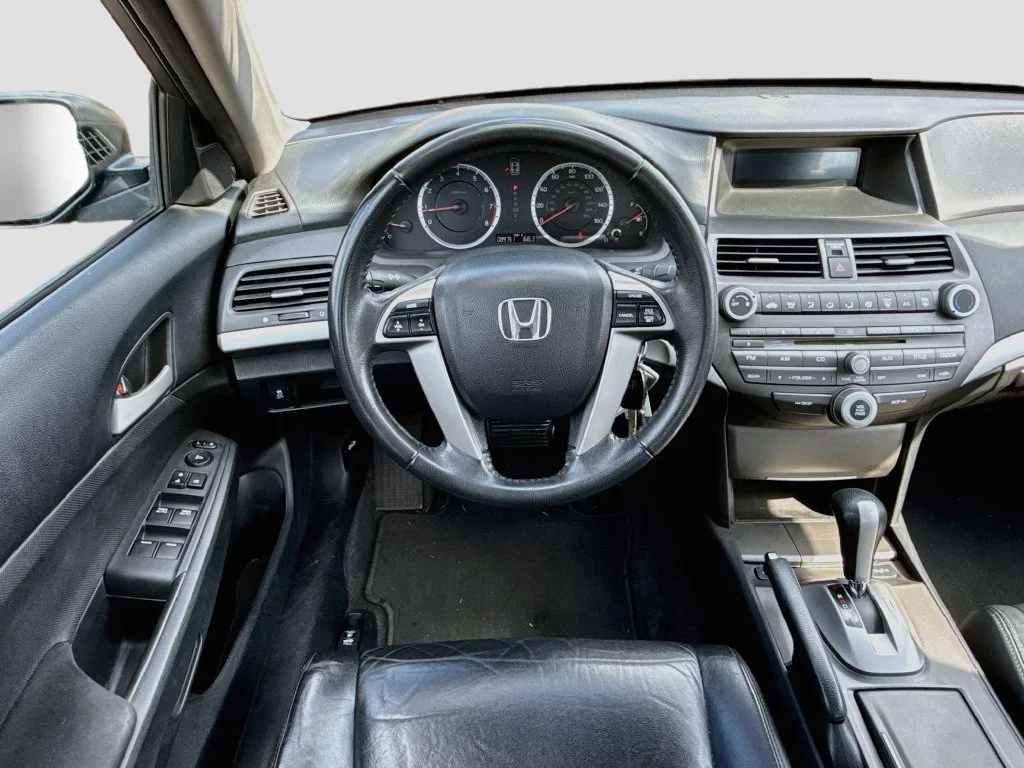 Used 2011 Crystal Black Pearl Honda SE image 31