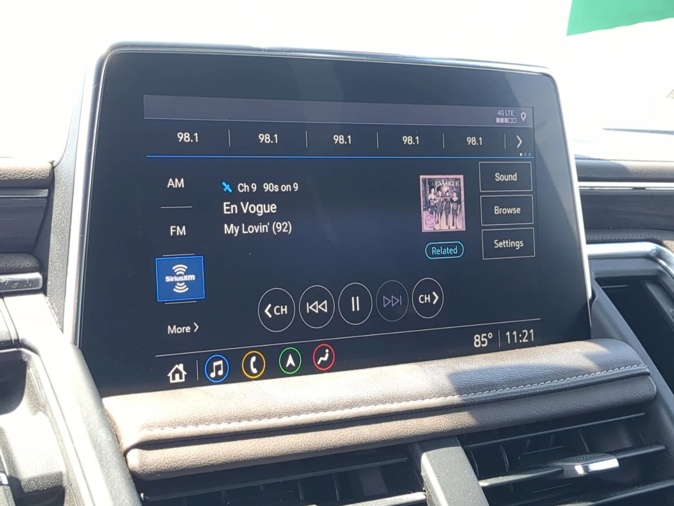 Used 2021 Dark Sky Metallic GMC SLT image 12