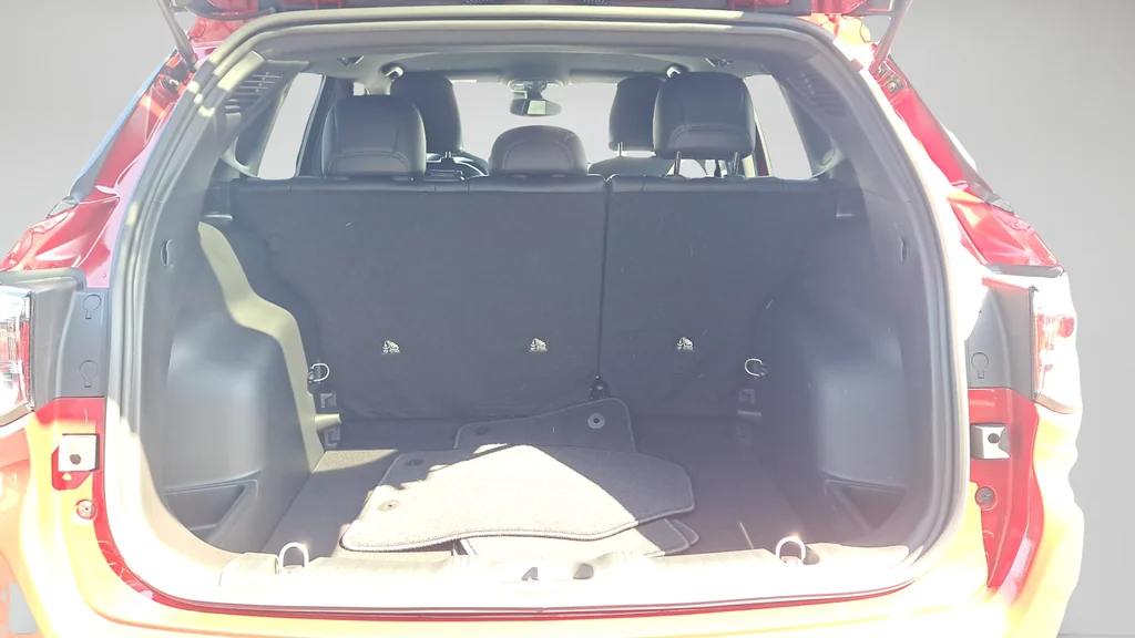 New 2026 Red Hot Pearlcoat Jeep Latitude image 27