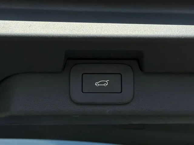 Used 2024 Black Land Rover S image 40