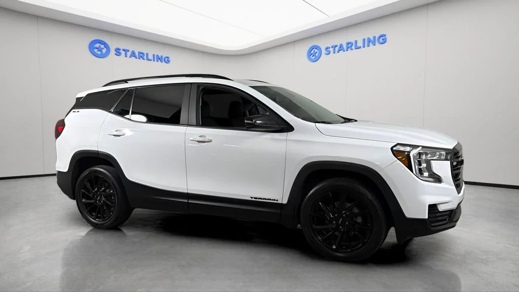 Used 2023 Summit White GMC SLE image 12