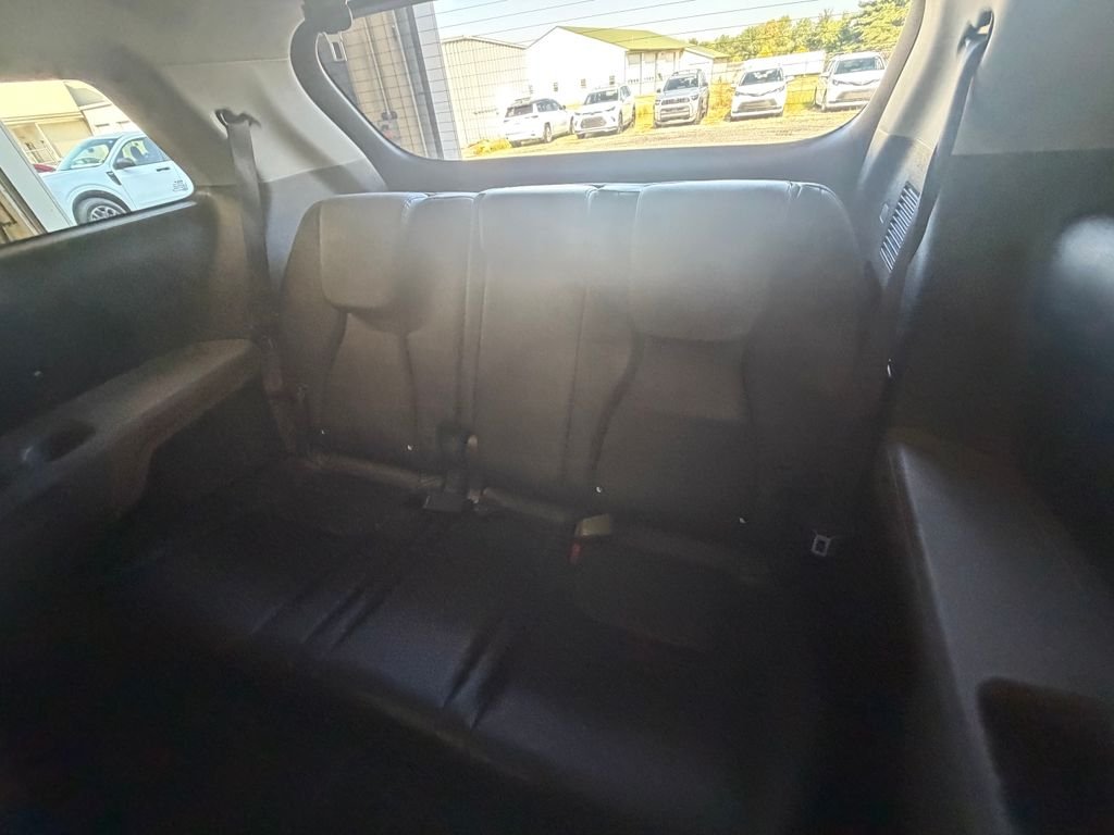 Used 2025 White Kia LXS image 24