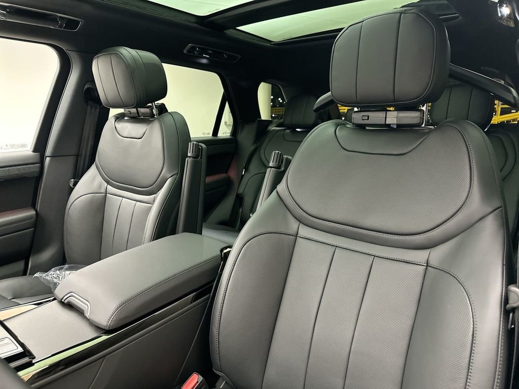 New 2026 Fuji White Land Rover Dynamic SE image 10