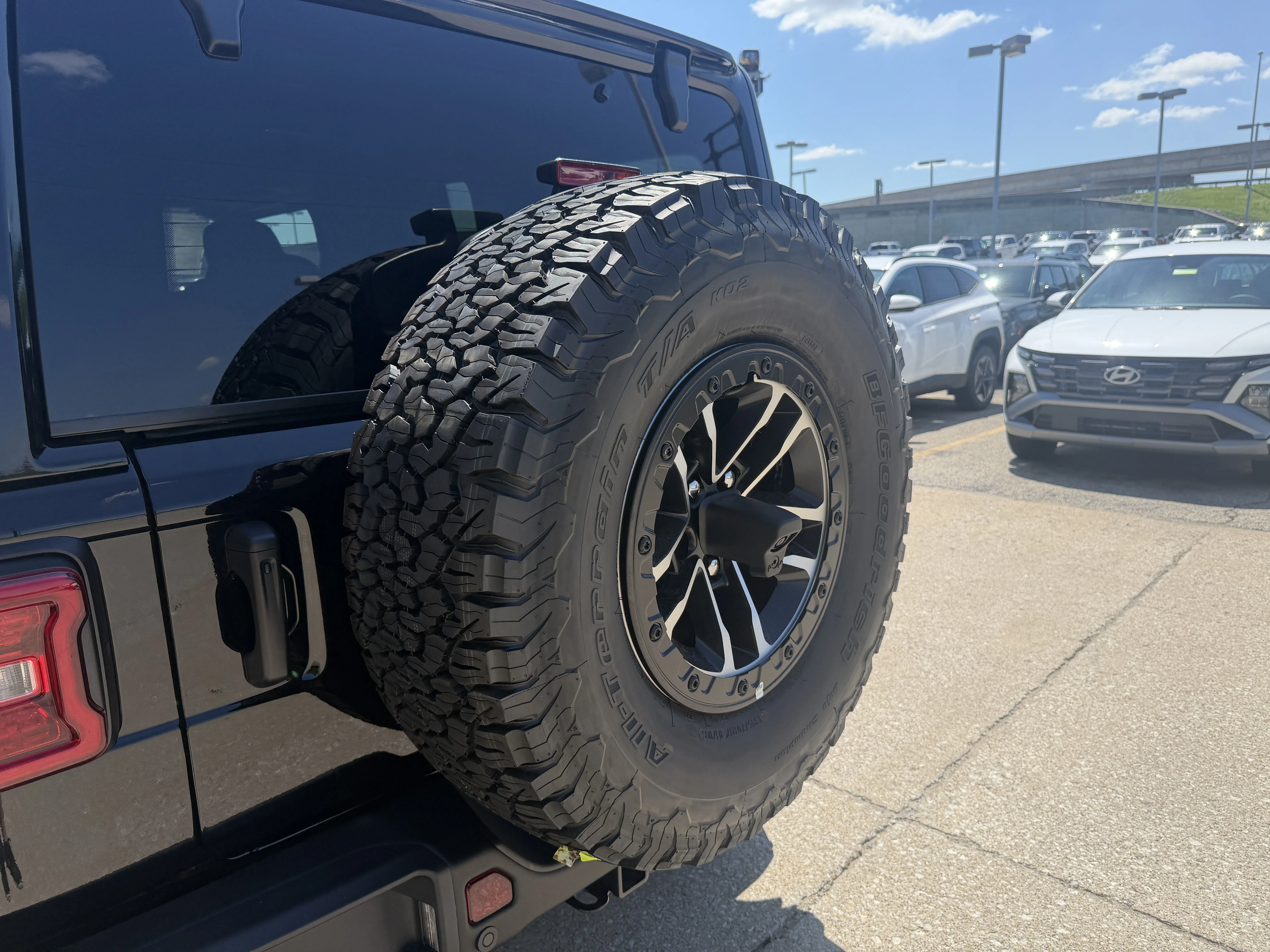 New 2026 Black Clear-Coat Exterior Paint Jeep Rubicon X image 8