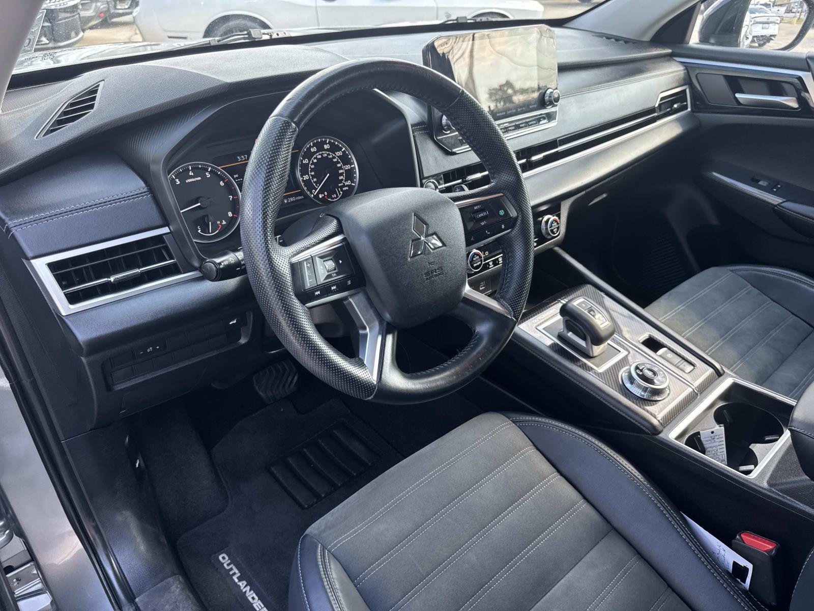 Used 2022 Alloy Silver Metallic Mitsubishi SE Launch Edition image 17