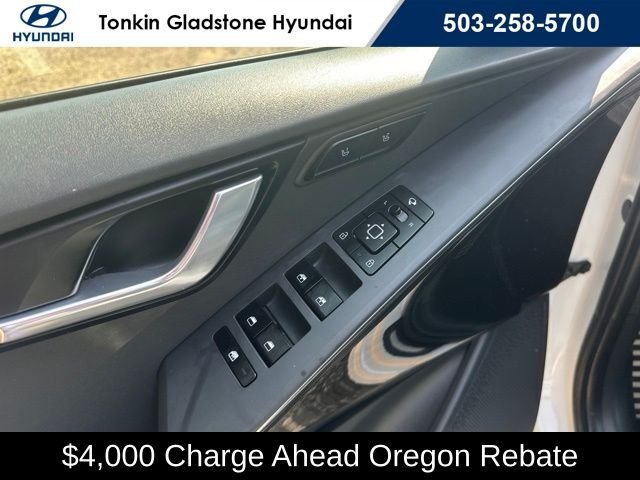 Used 2023 Snow White Pearl Kia Wave image 11