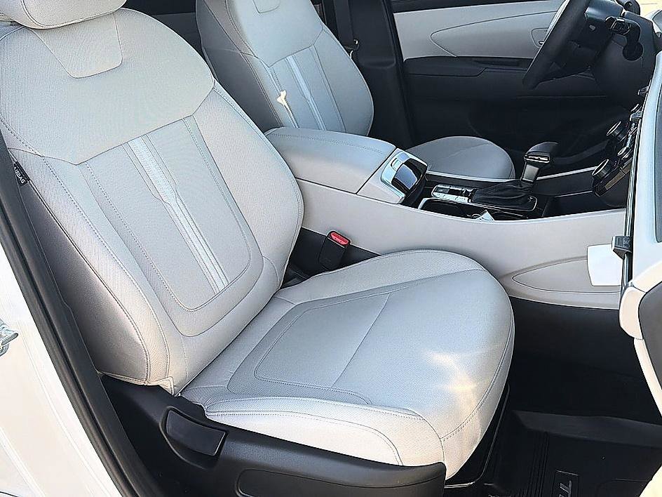 Used 2025 Serenity White Pearl Hyundai SEL image 20
