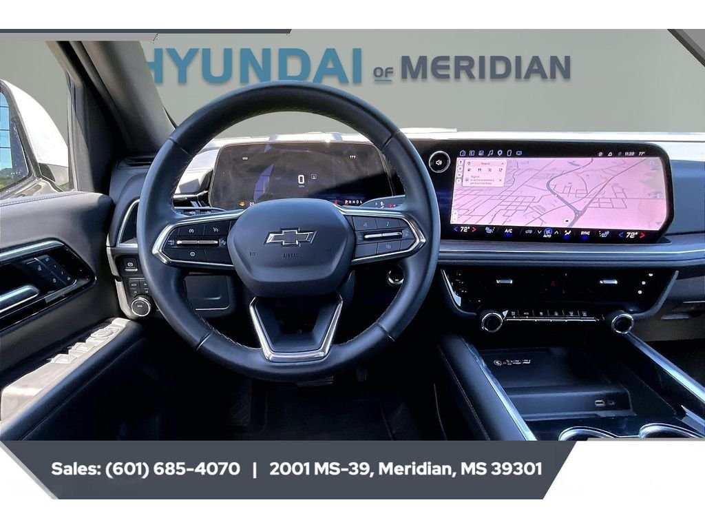 Used 2025 Iridescent Pearl Tricoat Chevrolet Z71 image 5
