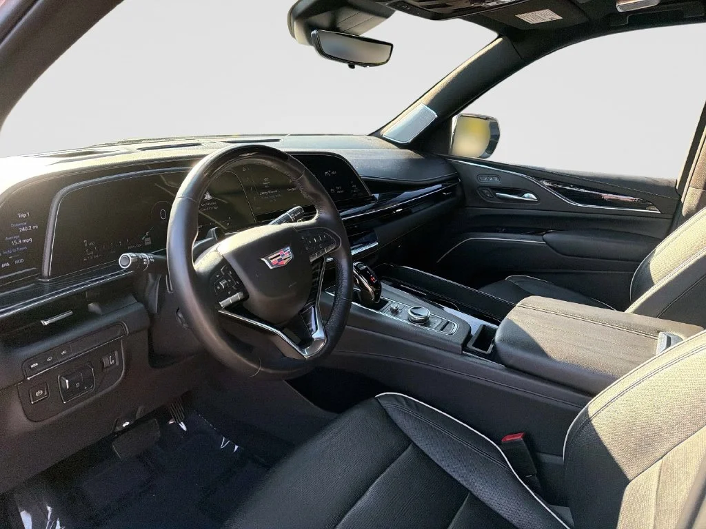 Used 2021 Crystal White Tri-Coat Cadillac Sport image 26