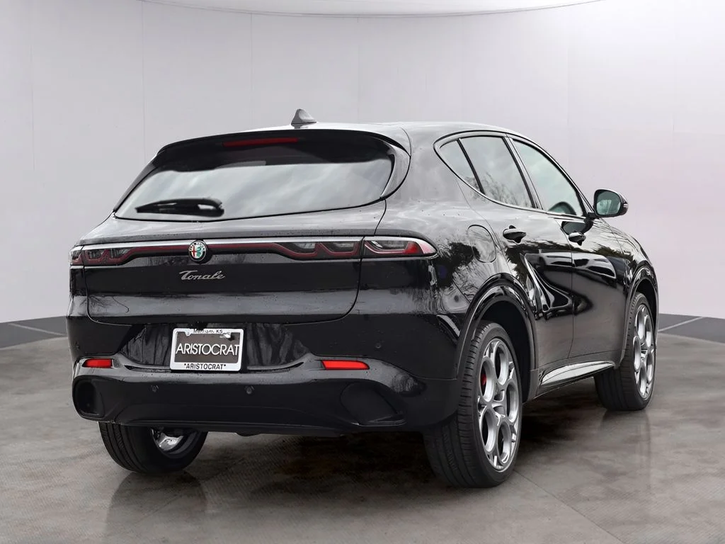New 2025 Alfa Black Alfa Romeo Base image 5