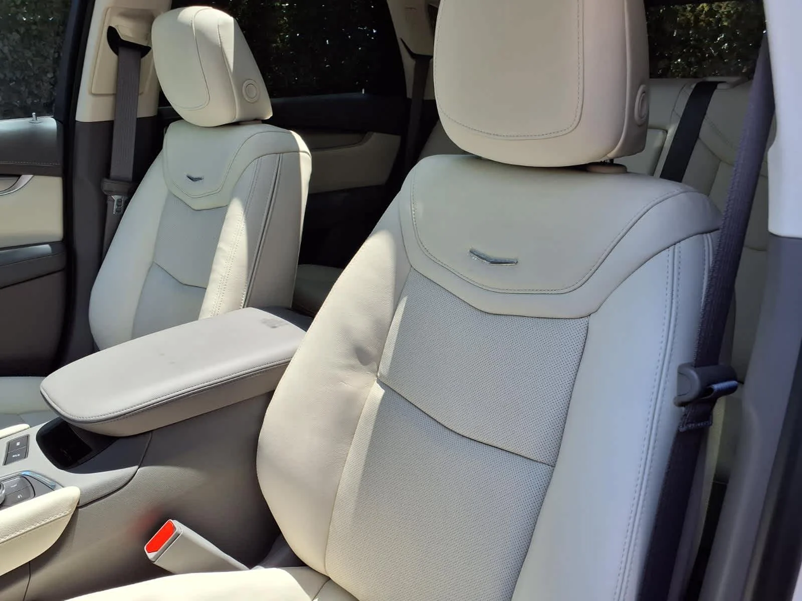 New 2026 Crystal White Tricoat Cadillac Premium Luxury image 18