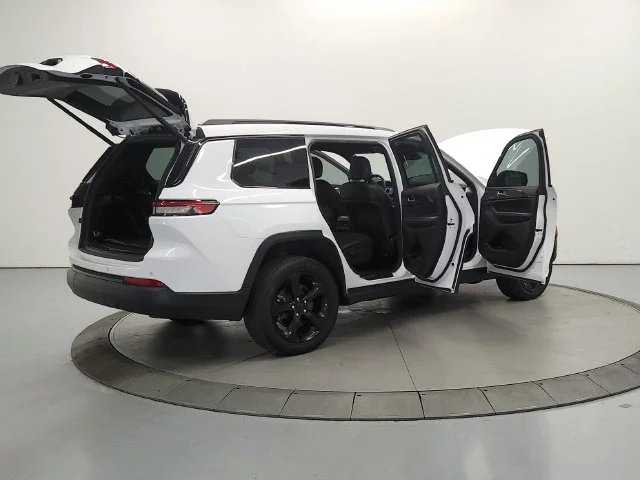 Used 2024 White Jeep Altitude X image 13